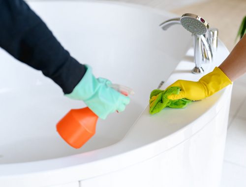 67a6361b9b9f142592b3bd5a_bathroom cleaning