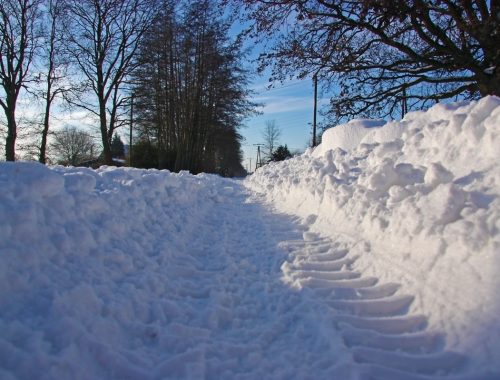 snow_road_traffic_traffic_delays_drifting_snow_new_zealand_snow_front_winter-916705.jpg!d